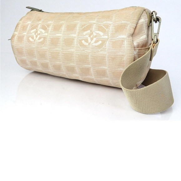 CHANEL Cream Shoulder Bag - Picture 1 of 16